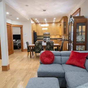Apartment Chic 2br Near Little Italy - 5mins To Metro Montreal
